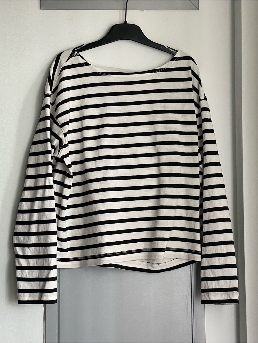 EVERLANE Black and White Striped Long Boatneck Sleeve Tee